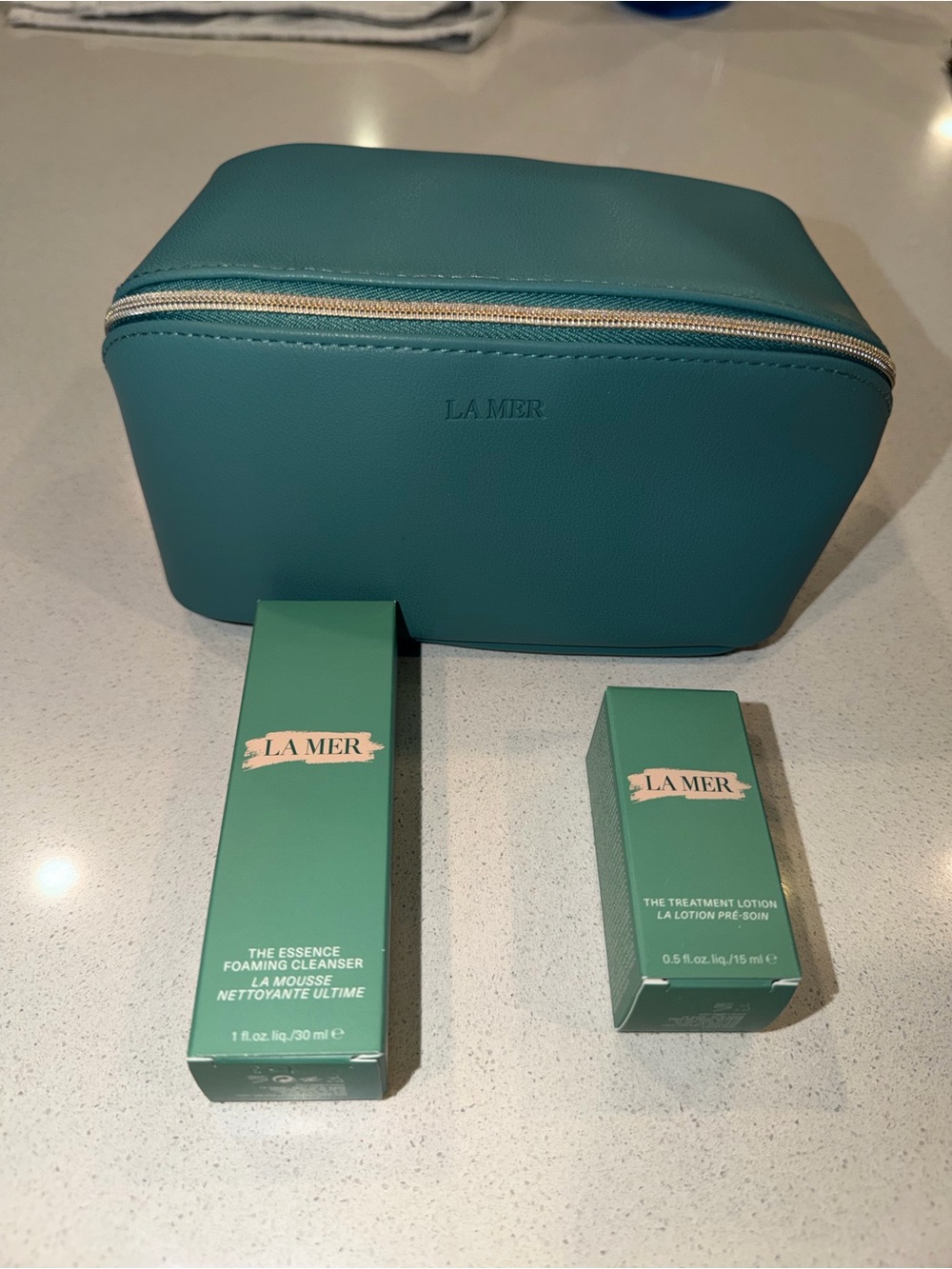 La Mer Deluxe Travel Skincare Set Essence Foaming Cleanser Treatment Lotion Bag